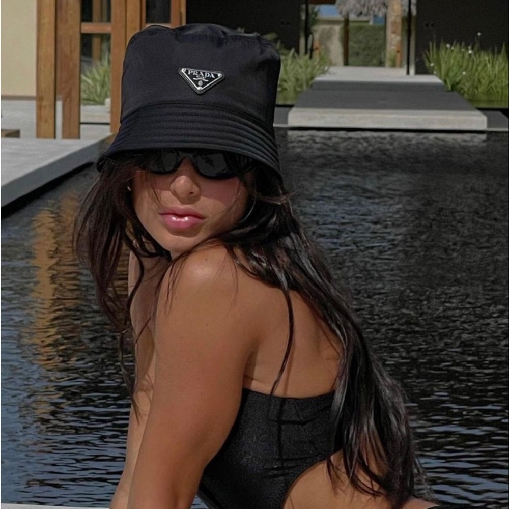 Prada: Triangle Logo Re-Nylon Edition Bucket Hat - Picture 13 of 17
